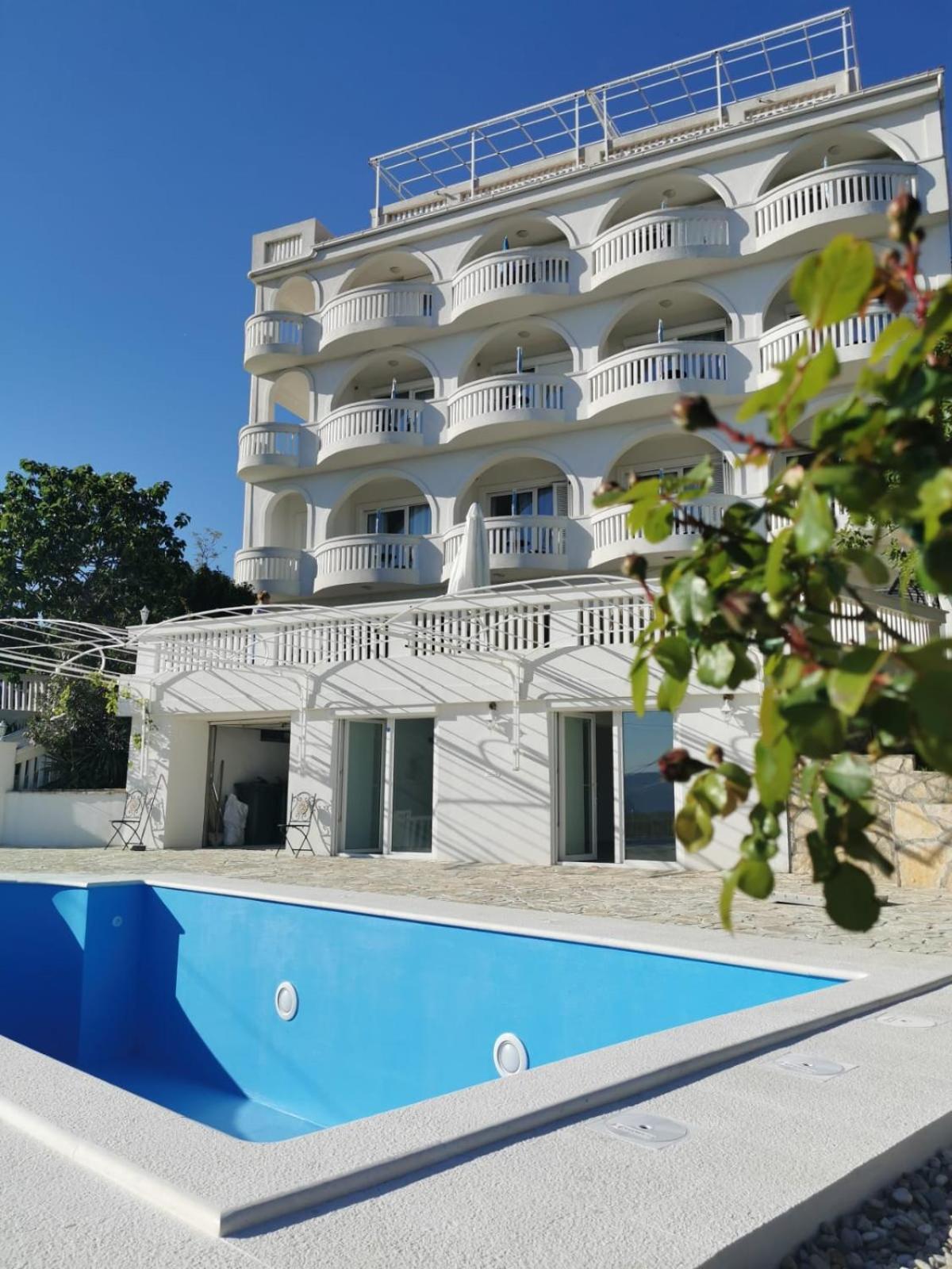 נובי ווינודולסקי Villa Bellevue מראה חיצוני תמונה