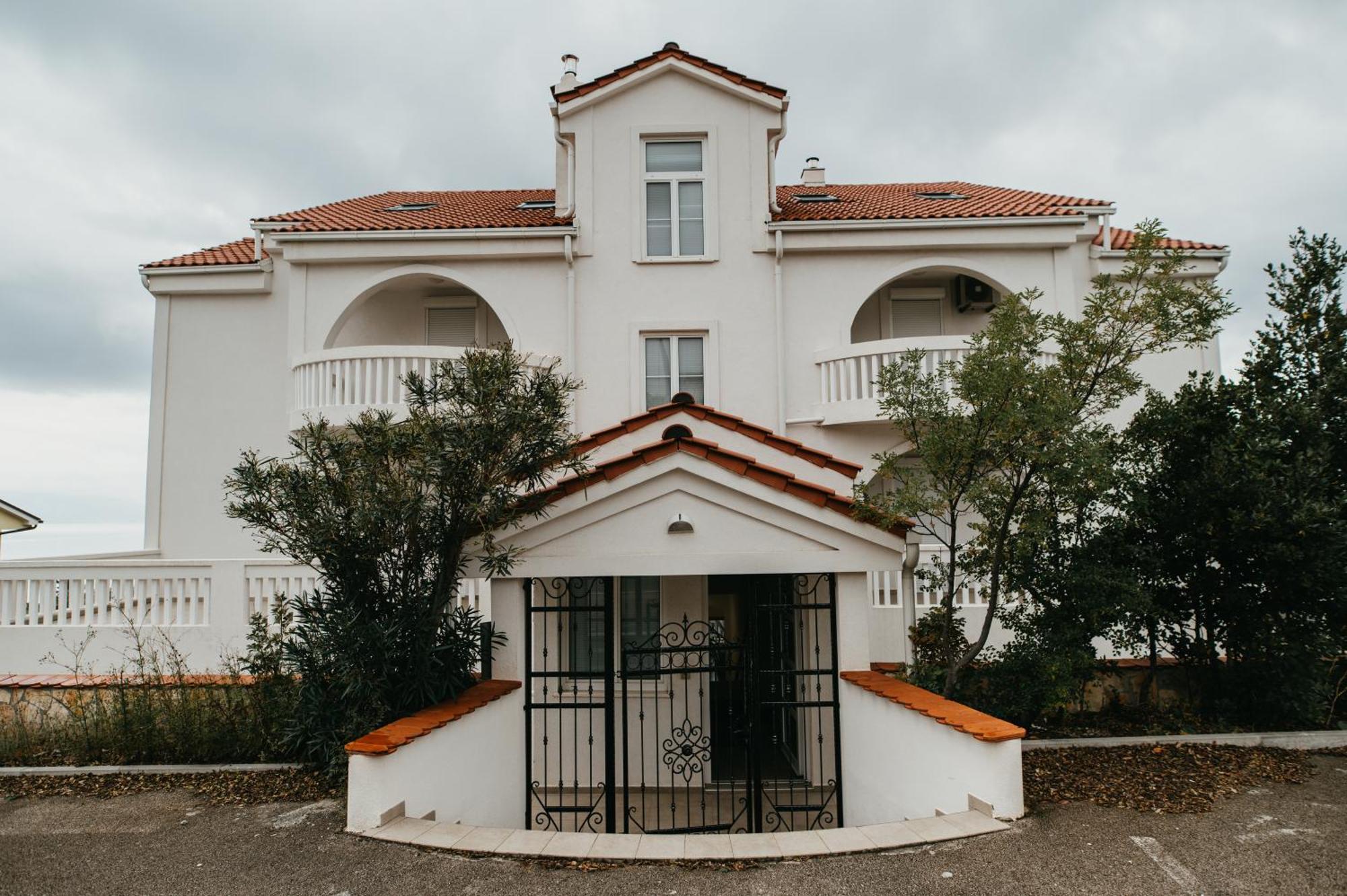 נובי ווינודולסקי Villa Bellevue מראה חיצוני תמונה