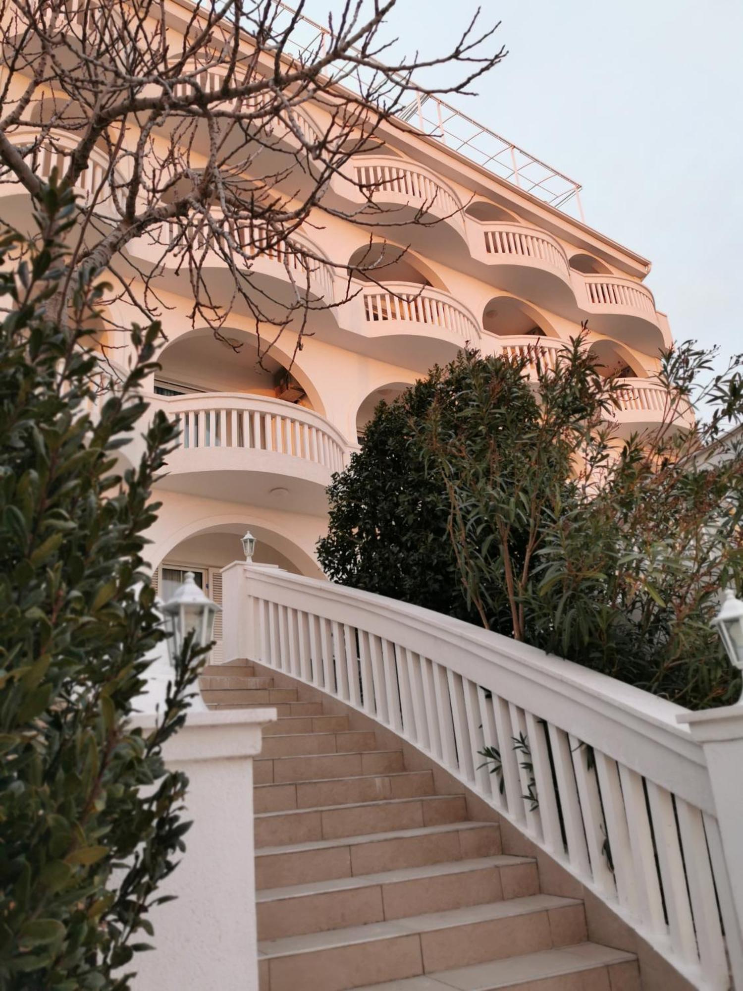 נובי ווינודולסקי Villa Bellevue מראה חיצוני תמונה